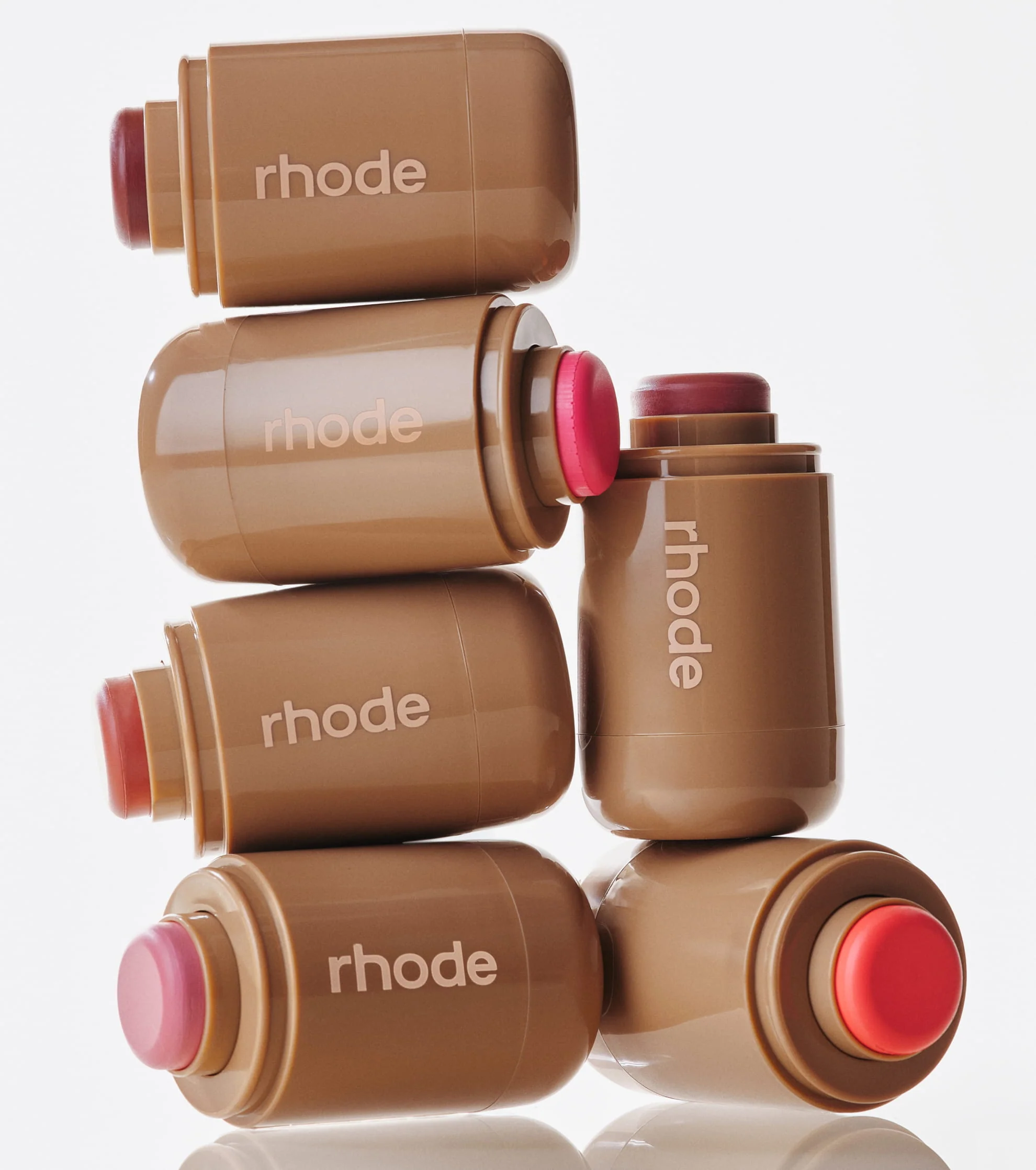 RHODE Pocket Blush The Natural Flush купить в Beauty Storage. Быстрая доставка по России и СНГ.