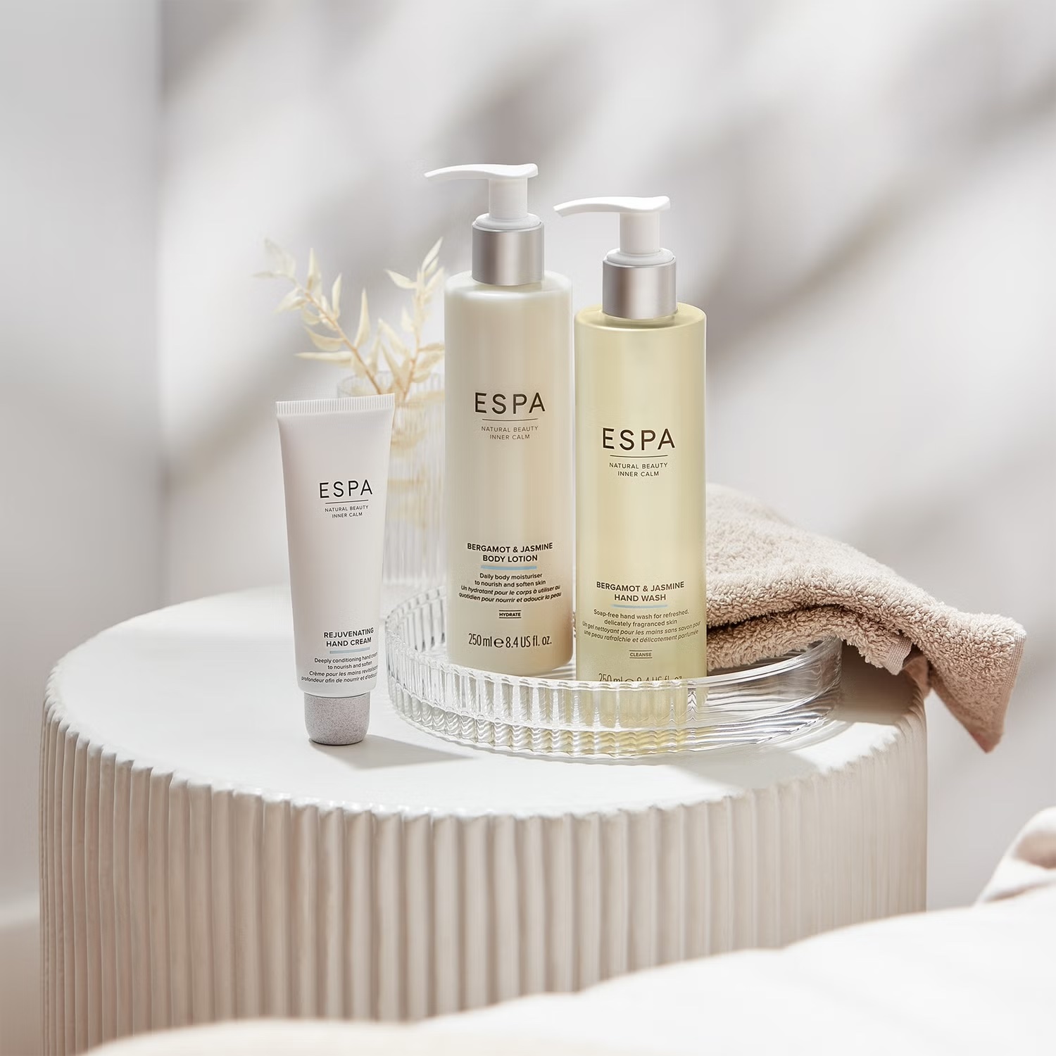 ESPA Rejuvenating Hand Cream купить в Beauty Storage. Быстрая доставка по России и СНГ.