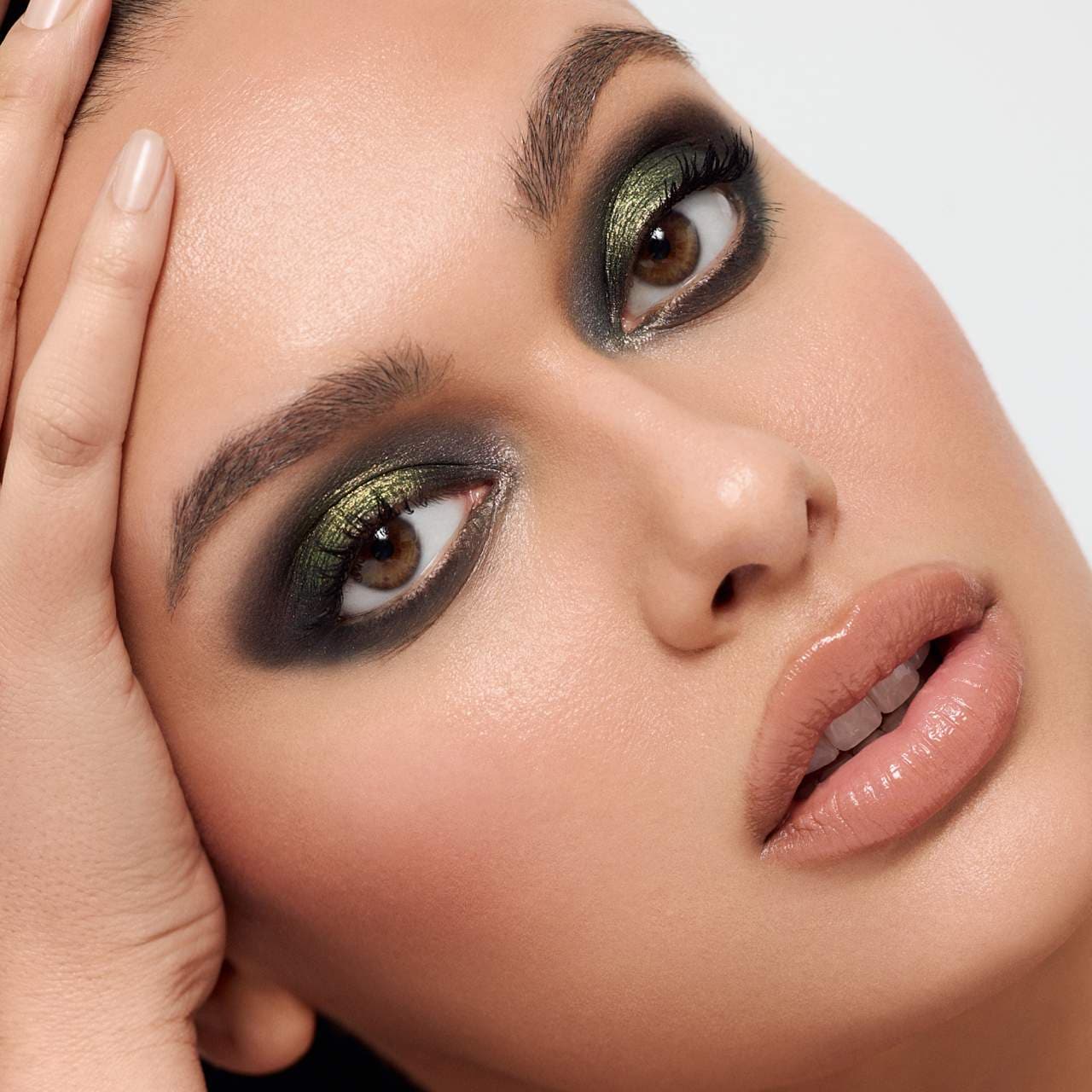 Купить PAT McGRATH LABS Mothership Xii Eyeshadow Palette: Petalmorphosisu на Beautystorage.ru. Быстрая доставка по России и СНГ.
