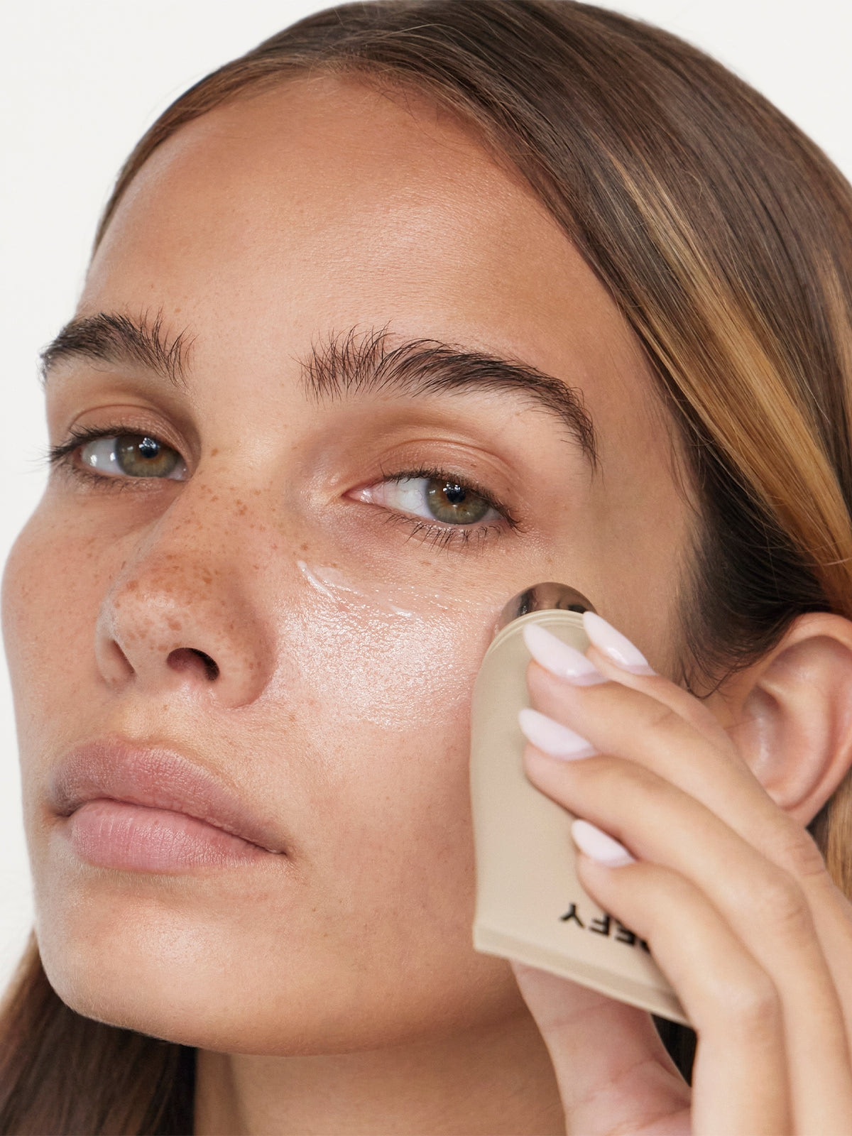 REFY Blur And Hydrate Primer купить в Beauty Storage. Быстрая доставка по России и СНГ.