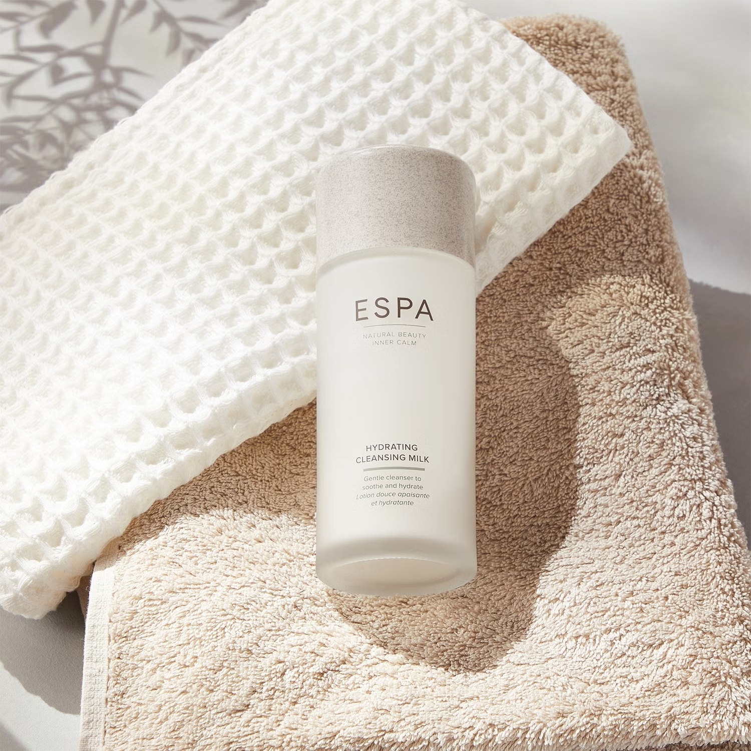 ESPA Hydrating Cleansing Milk купить в Beauty Storage. Быстрая доставка по России и СНГ.
