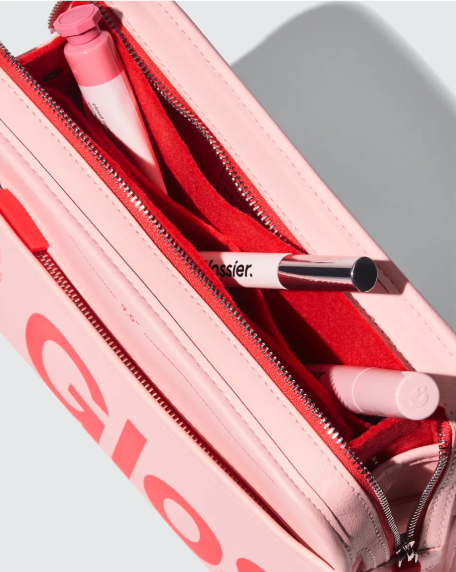 GLOSSIER The Beauty Bag GLOSSIER The Beauty Bag купить в Beauty Storage. Быстрая доставка по России и СНГ.