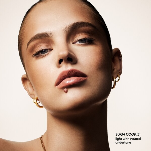 Купить FENTY BEAUTY by Rihanna  Sun Stalk'r Soufflé Pressed Mousse Blurring Cream Bronzer на Beautystorage.ru. Быстрая доставка по России и СНГ.
