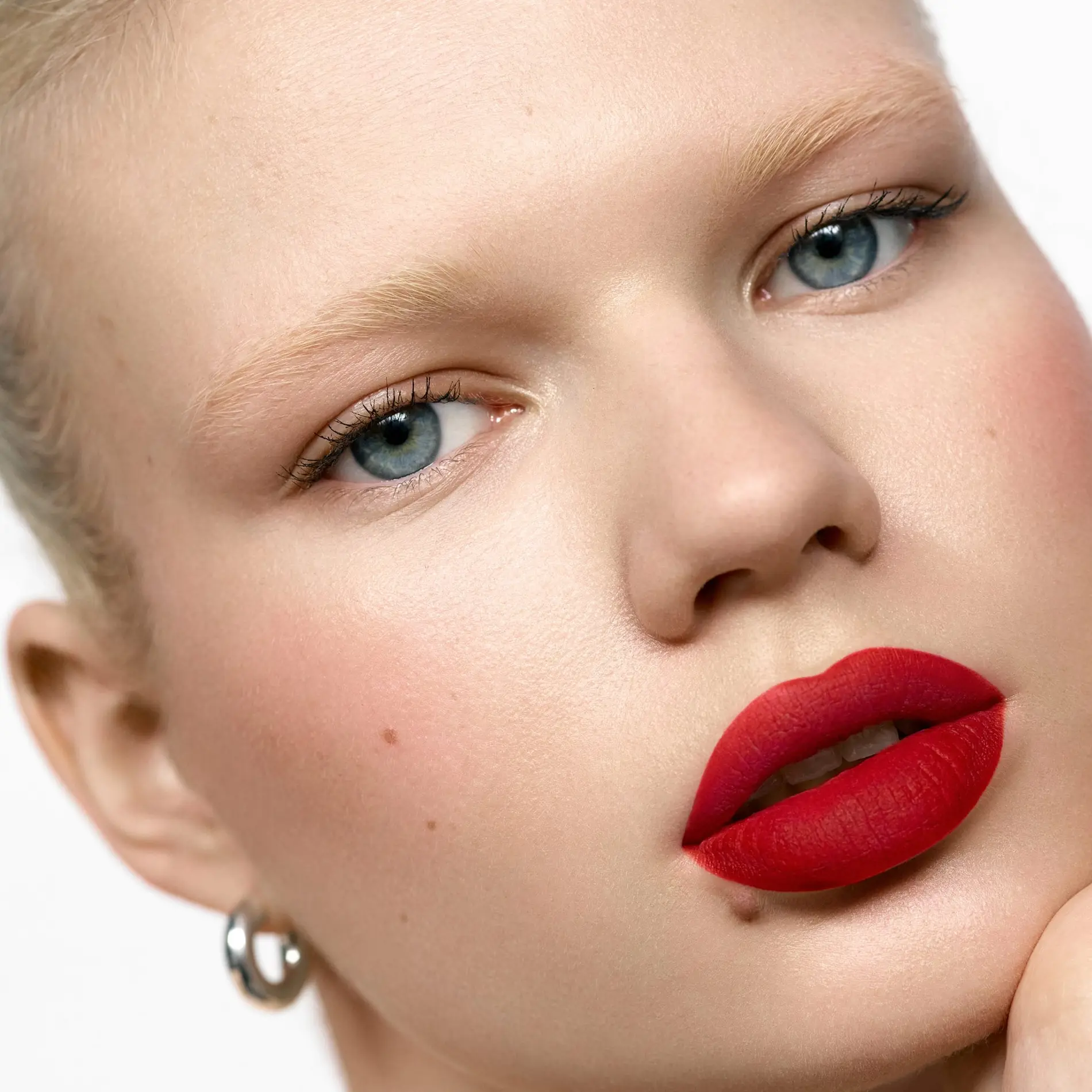 Купить ROSE INC Lip Cream Weightless Matte Color на Beautystorage.ru. Быстрая доставка по России и СНГ.