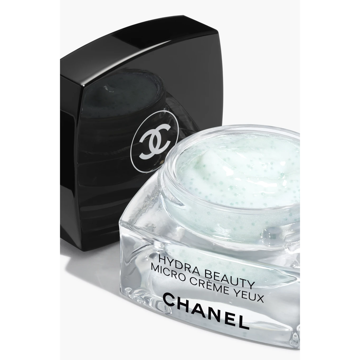 Купить CHANEL Hydra Beauty Micro Crème Yeux на Beautystorage.ru. Быстрая доставка по России и СНГ.
