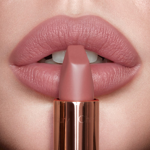 charlotte tilbury's pillow talk lipstick