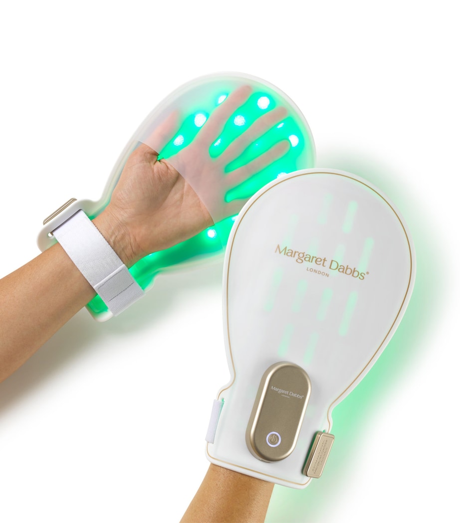 Купить MARGARET DABBS LONDON AstraeaNatura LED Hand Mitts на Beautystorage.ru. Быстрая доставка по России и СНГ.
