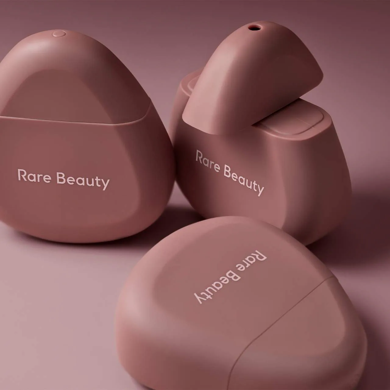 RARE BEAUTY by Selena Gomez Find Comfort Hydrating Hand Cream купить в Beauty Storage. Быстрая доставка по России и СНГ.