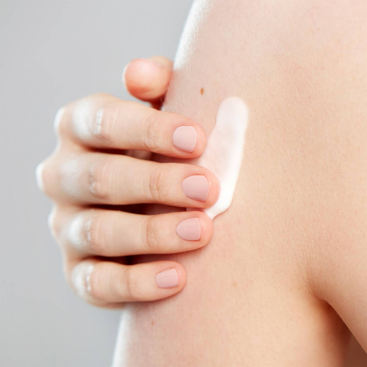 AMELIORATE Smoothing Body Exfoliant купить в Beauty Storage. Быстрая доставка по России и СНГ.