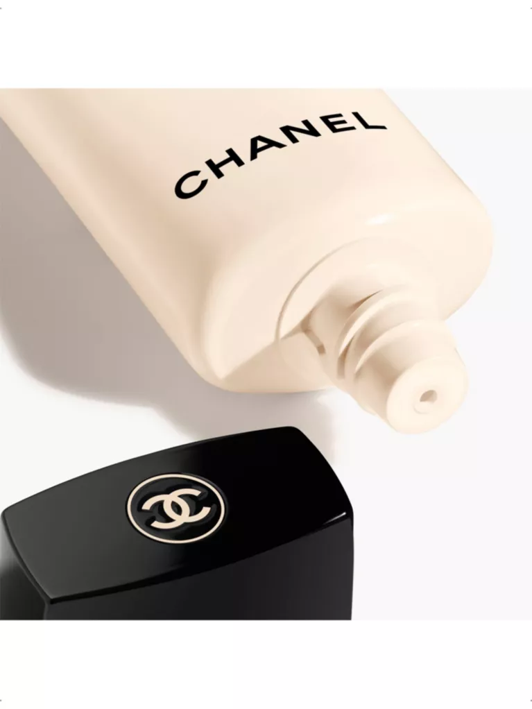 Купить CHANEL Les Beiges Healthy Glow Highlighter Exclusive Creation – Fresh Liquid Highlighter на Beautystorage.ru. Быстрая доставка по России и СНГ.
