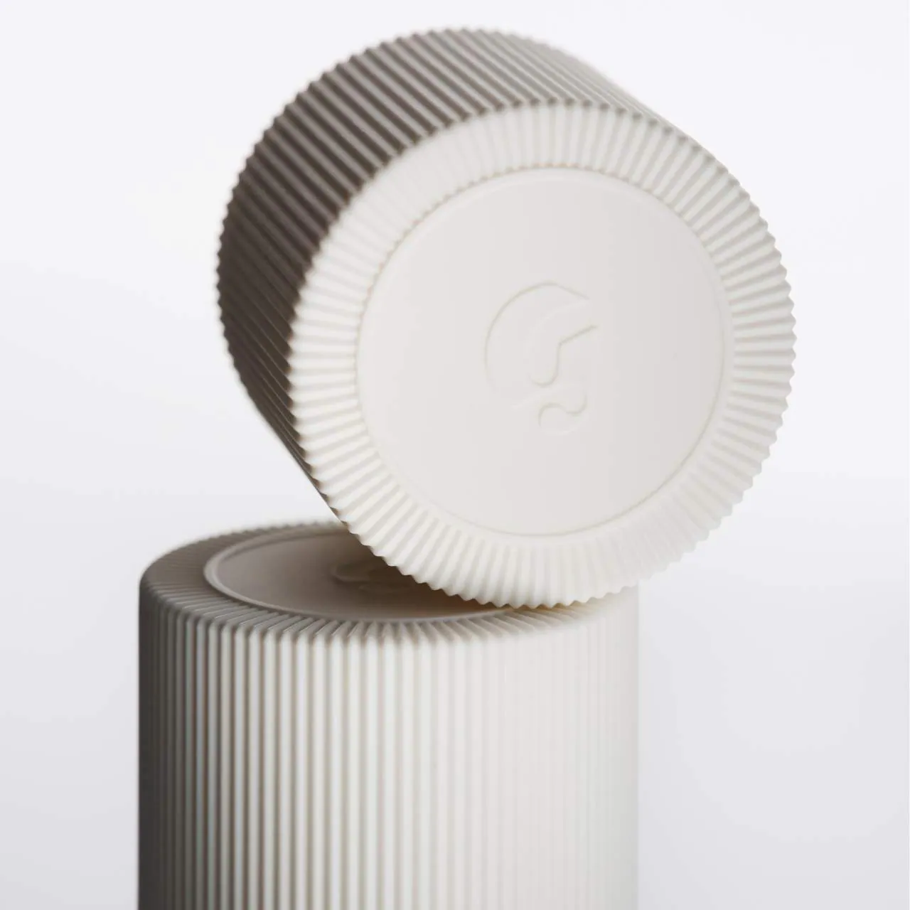 GLOSSIER Refillable Aluminum-Free Deodorant (Кейс) GLOSSIER Refillable Aluminum-Free Deodorant (Кейс)