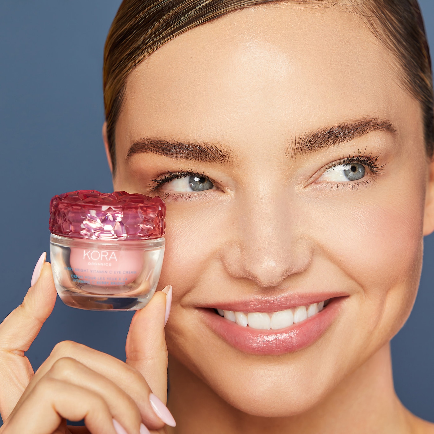 KORA Organics Berry Bright Vitamin C Eye Cream купить в Beauty Storage. Быстрая доставка по России и СНГ.
