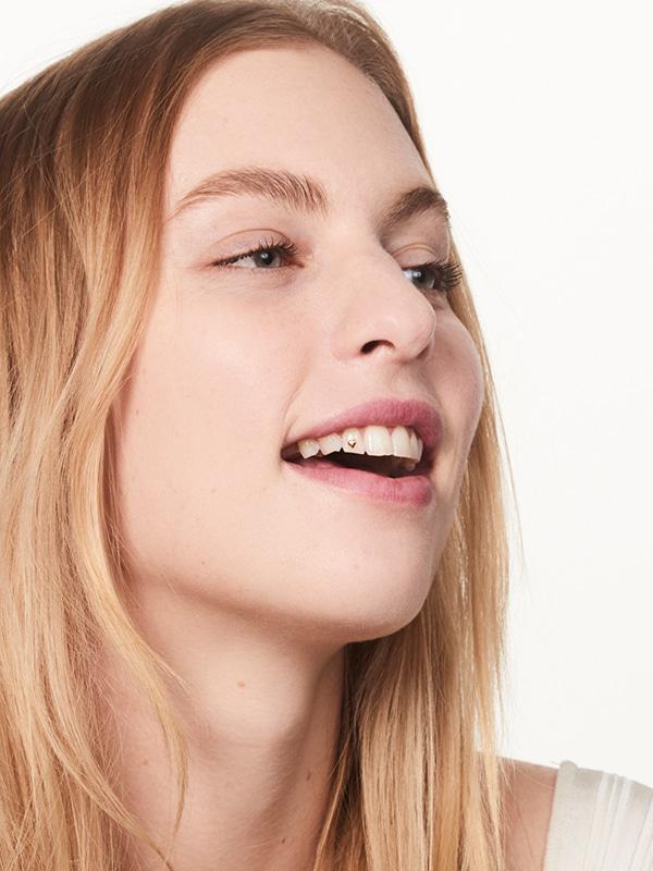 GLOSSIER Wowder GLOSSIER Wowder