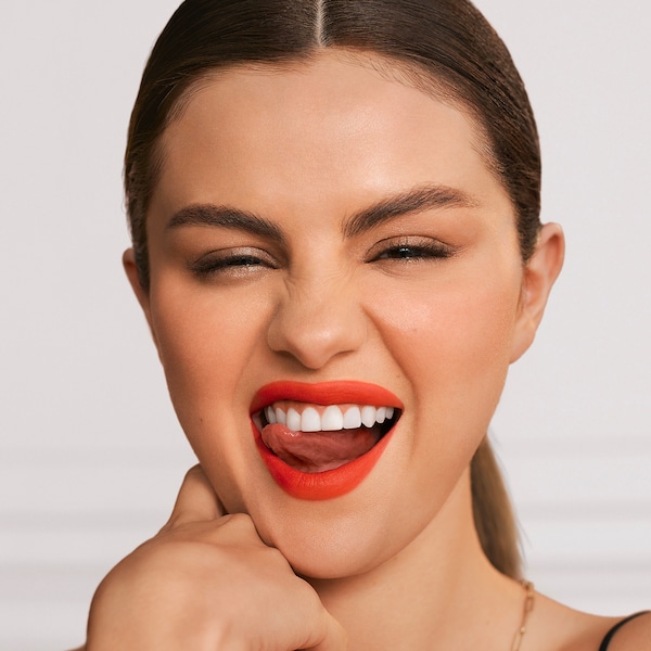 RARE BEAUTY BY SELENA GOMEZ Lip Souffle Matte Cream Lipstick купить в Beauty Storage.  Быстрая доставка по России и СНГ.