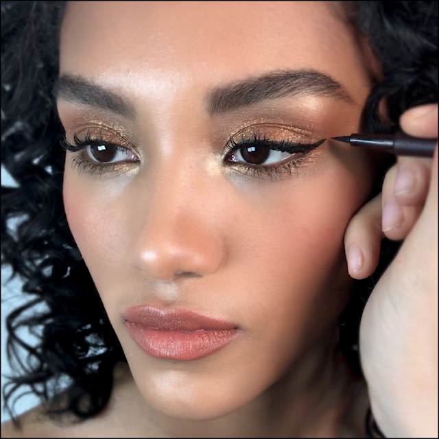 CHARLOTTE TILBURY Feline Flick Volume 2 Liquid Eyeliner купить в Beauty Storage.  Быстрая доставка по России и СНГ.