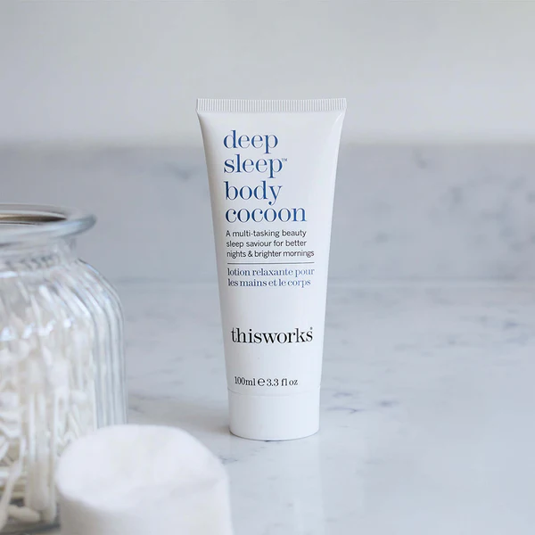 Купить THIS WORKS Deep Sleep Body Cocoon на Beautystorage.ru. Быстрая доставка по России и СНГ.