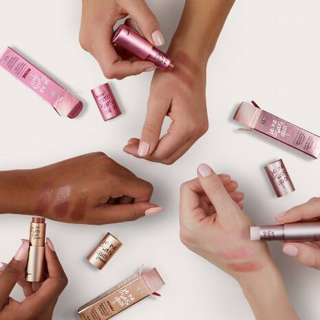 IT COSMETICS Je Ne Sais Quoi Lip Treatment купить в Beauty Storage.  Быстрая доставка по России и СНГ.