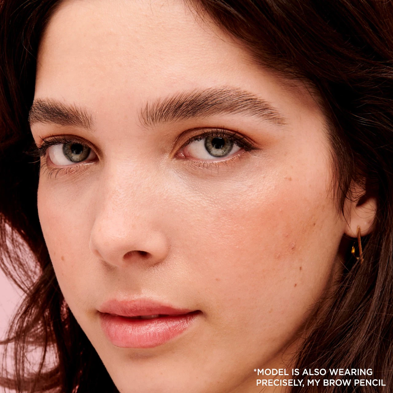 BENEFIT COSMETICS Fluff Up Brow Flexible Brow-Texturizing Wax купить в Beauty Storage. Быстрая доставка по России и СНГ.