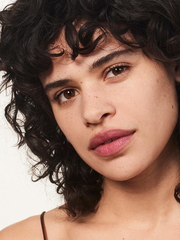 GLOSSIER Wowder GLOSSIER Wowder