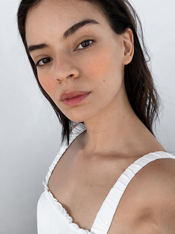 GLOSSIER Cloud Paint GLOSSIER Cloud Paint купить в Beauty Storage.  Быстрая доставка по России и СНГ.