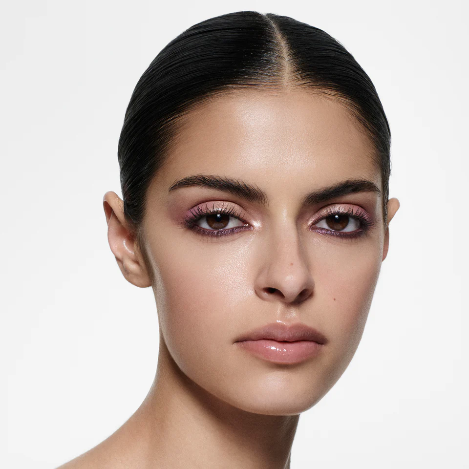 Купить VICTORIA BECKHAM Eye Wardrobe Multi-Finish Eyeshadow Palette на Beautystorage.ru. Быстрая доставка по России и СНГ.