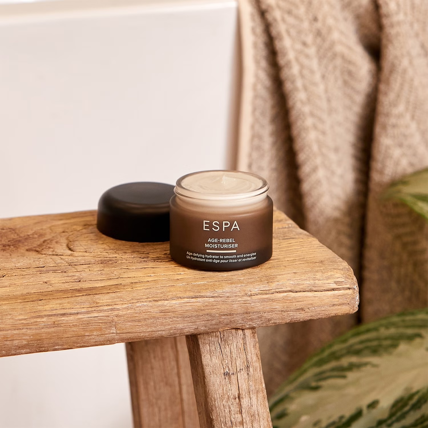 ESPA Age-Rebel Moisturiser купить в Beauty Storage. Быстрая доставка по России и СНГ.

