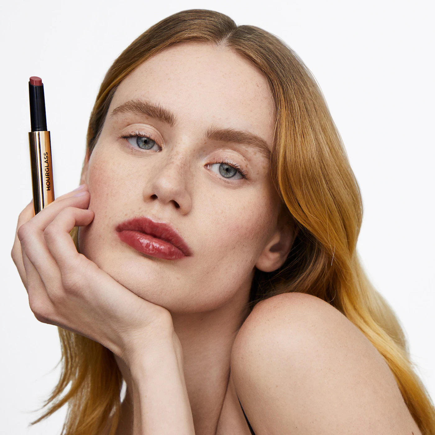 HOURGLASS Phantom Volumizing Glossy Balm купить в Beauty Storage. Быстрая доставка по России и СНГ.