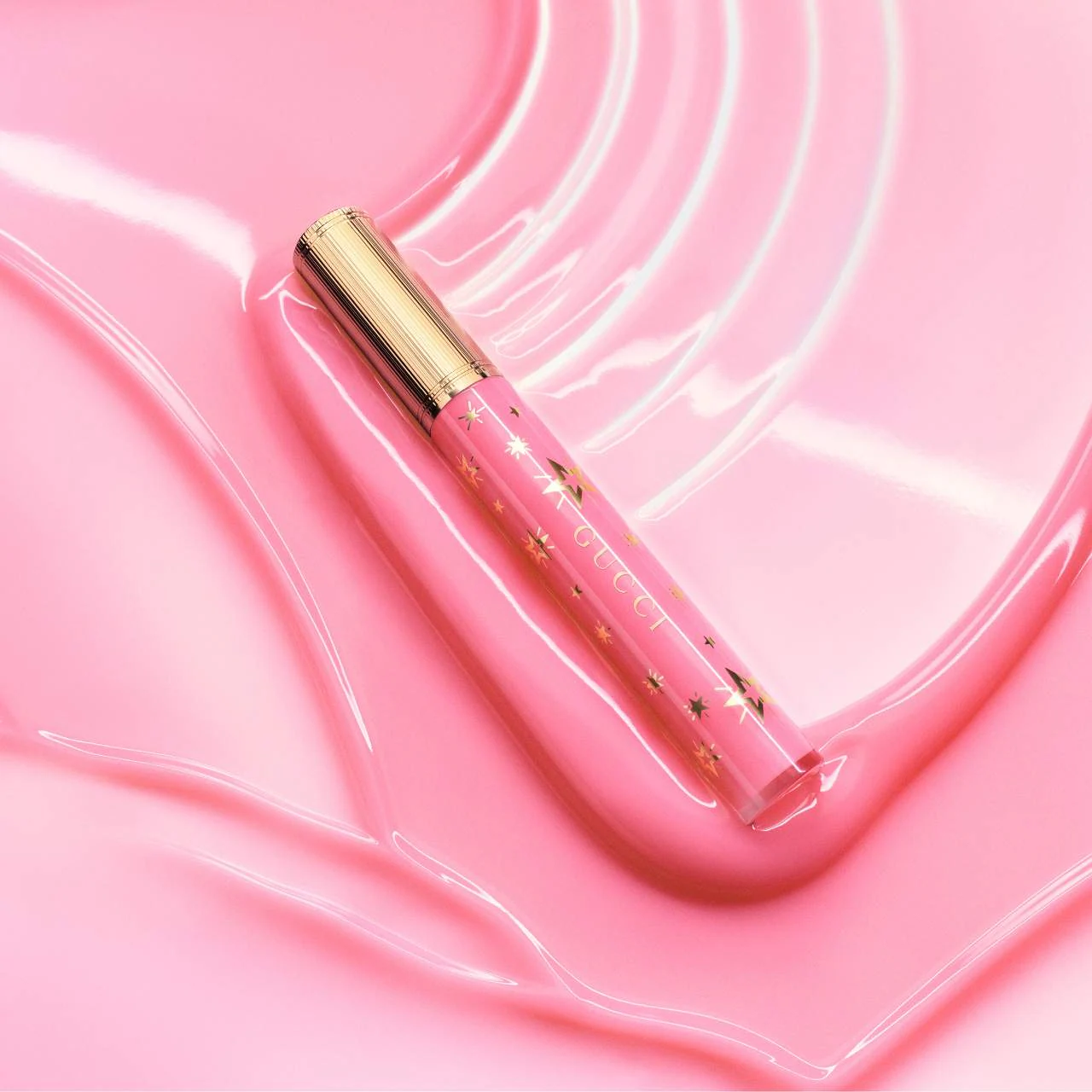 Купить GUCCI Hydrating Plumping Lip Gloss на Beautystorage.ru. Быстрая доставка по России и СНГ.