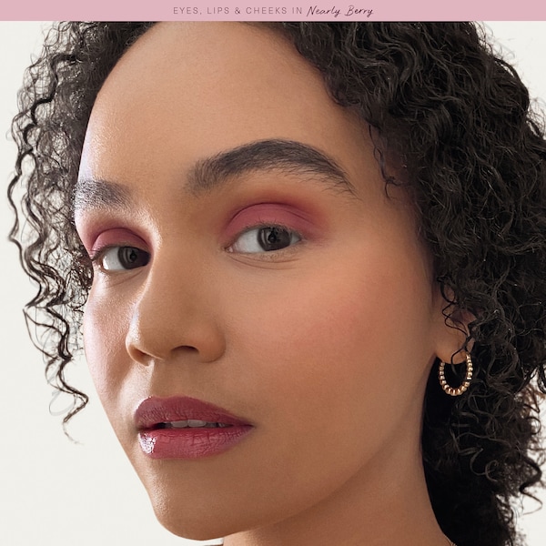 RARE BEAUTY BY SELENA GOMEZ Stay Vulnerable Glossy Lip Balm купить в Beauty Storage. Быстрая доставка по России и СНГ.