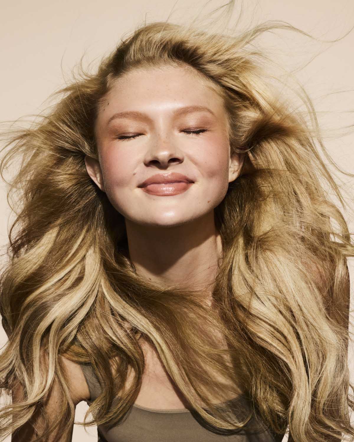 Купить FENTY HAIR The Imposter Invisi-Boost Volumizing Dry Shampoo на Beautystorage.ru. Быстрая доставка по России и СНГ.