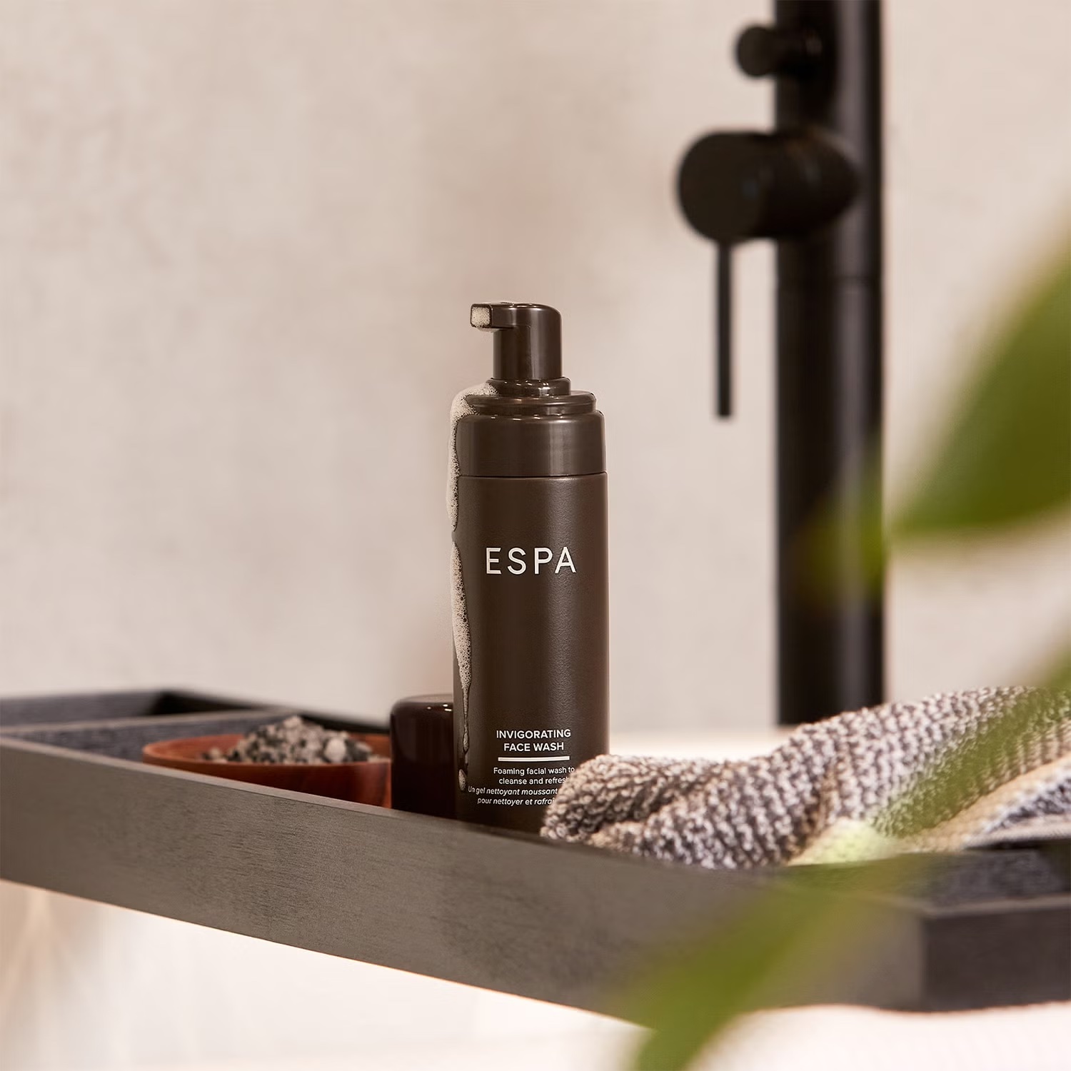 ESPA Invigorating Facewash купить в Beauty Storage. Быстрая доставка по России и СНГ.