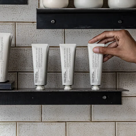 Купить LE LABO Mandarin Hand Pomade на Beautystorage.ru. Быстрая доставка по России и СНГ.