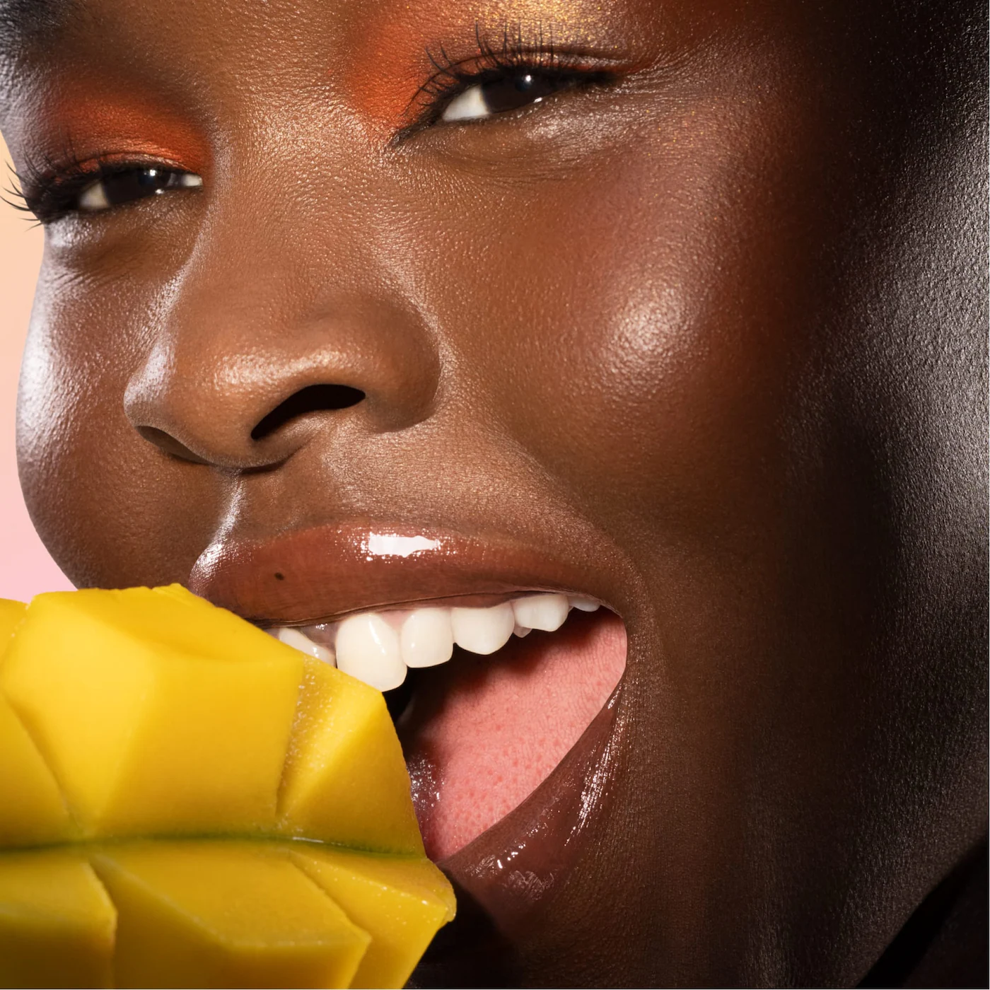 GISOU Honey Infused Hydrating Lip Oil GISOU Honey Infused Hydrating Lip Oil купить в Beauty Storage. Быстрая доставка по России и СНГ.