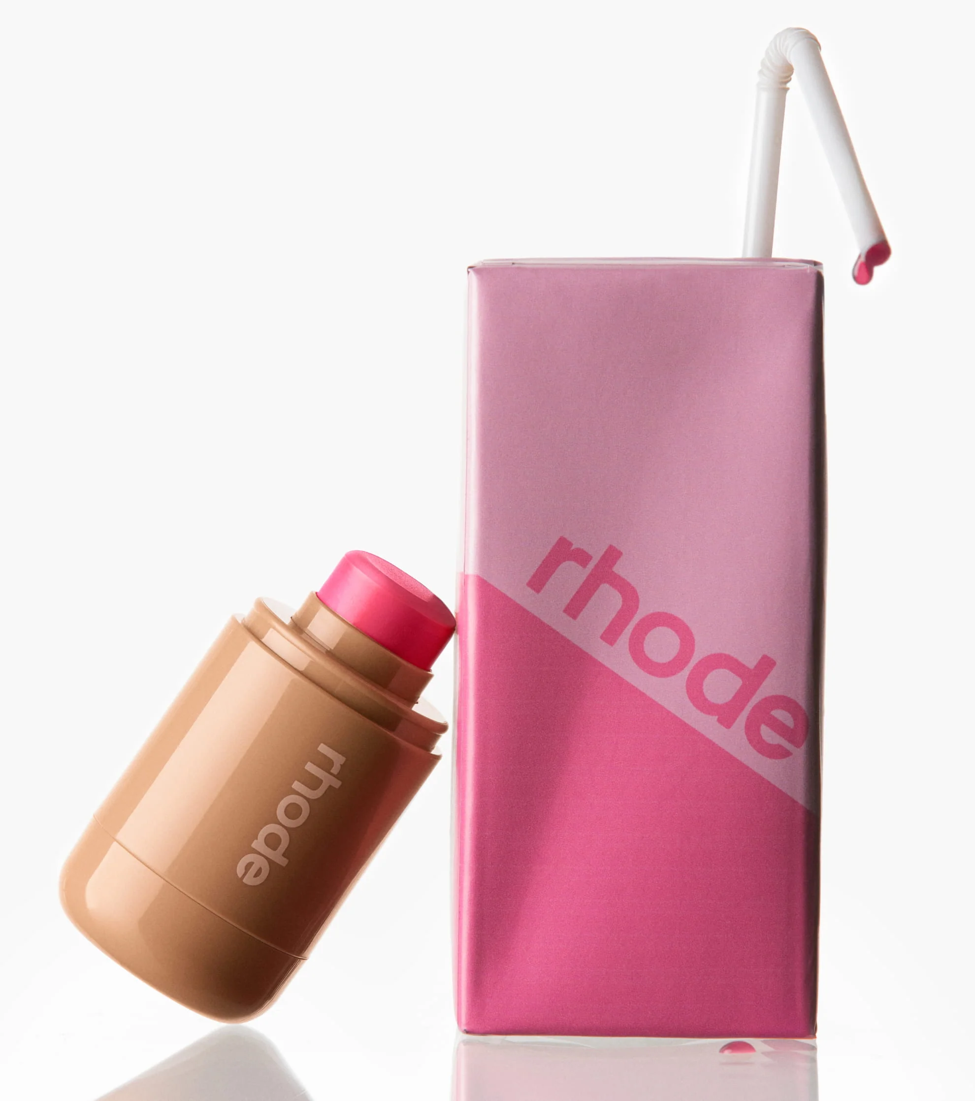 RHODE Pocket Blush The Natural Flush купить в Beauty Storage. Быстрая доставка по России и СНГ.