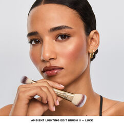 Купить HOURGLASS Ambient Lighting Edit Brush II Luck на Beautystorage.ru. Быстрая доставка по России и СНГ.