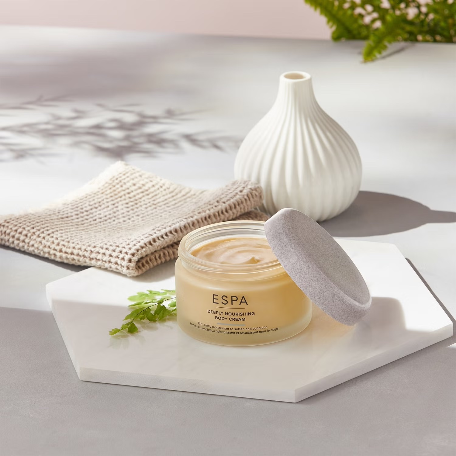 ESPA Deeply Nourishing Body Cream купить в Beauty Storage. Быстрая доставка по России и СНГ.