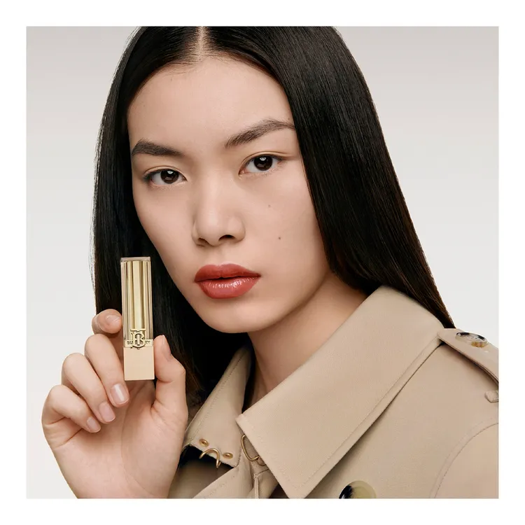 Купить BURBERRY BEAUTY Burberry Brit Shine Lipstick на Beautystorage.ru. Быстрая доставка по России и СНГ.