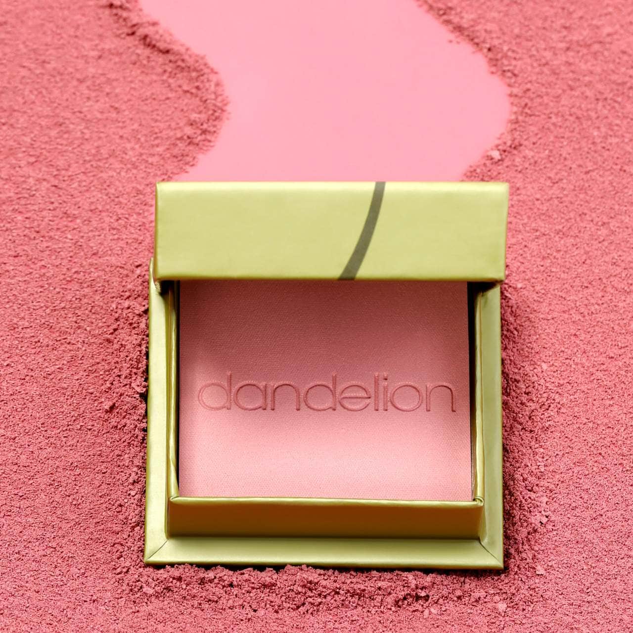 Купить BENEFIT COSMETICS Dandelion Baby-Pink Brightening Blush  на Beautystorage.ru. Быстрая доставка по России и СНГ.