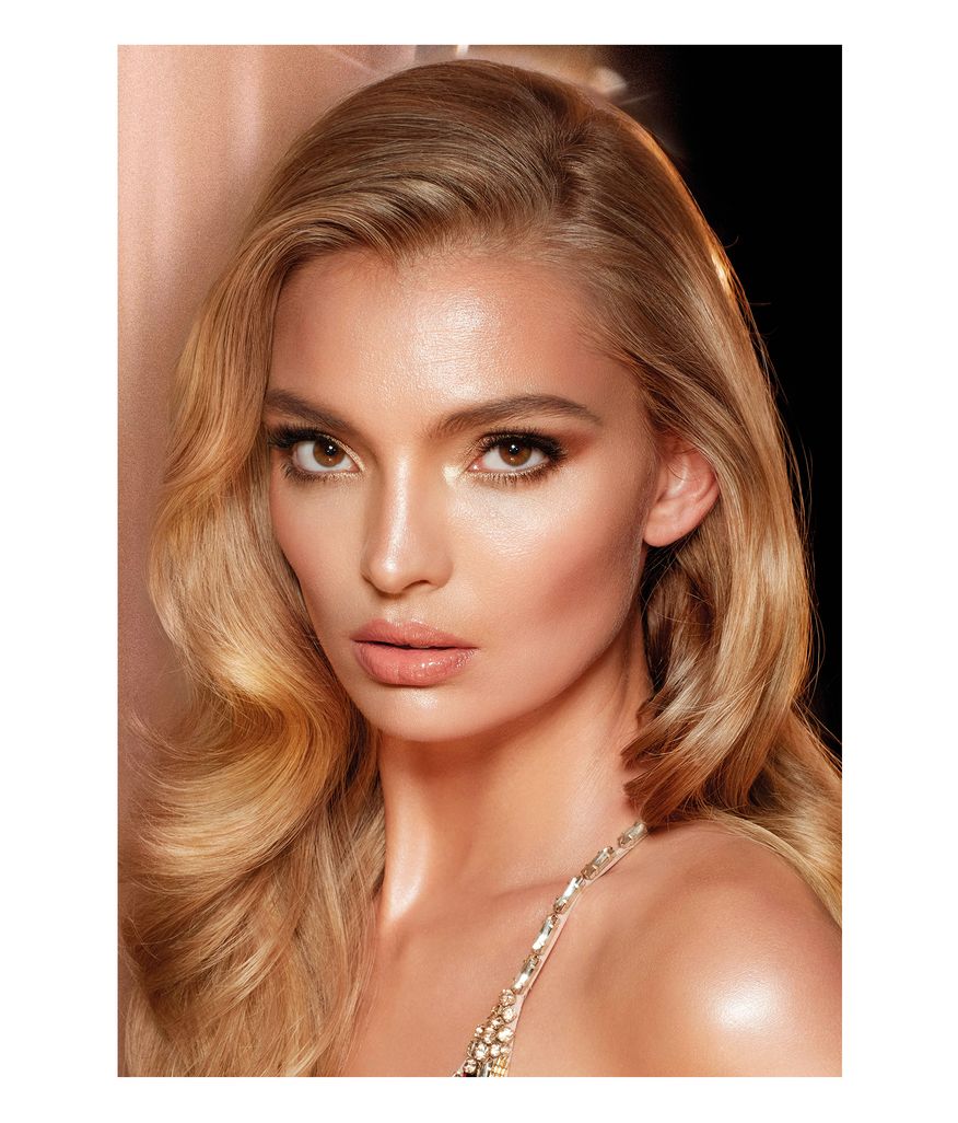 CHARLOTTE TILBURY Hollywood Flawless Filter купить в Beauty Storage.  Быстрая доставка по России и СНГ.