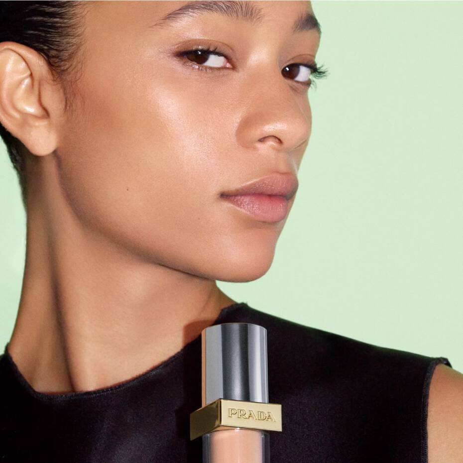 PRADA Blender купить в Beauty Storage. Быстрая доставка по России и СНГ.
