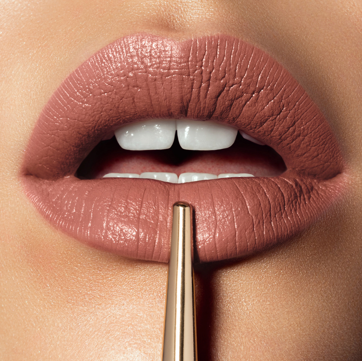 HOURGLASS Confession Ultra Slim High Intensity Refillable Lipstick купить в Beauty Storage. Быстрая доставка по России и СНГ.