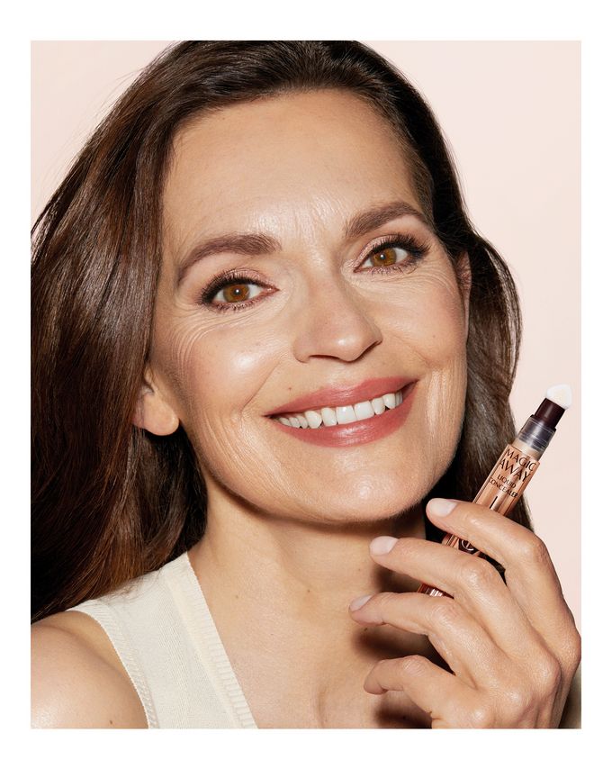 CHARLOTTE TILBURY Magic Away Liquid Concealer купить в Beauty Storage.  Быстрая доставка по России и СНГ.