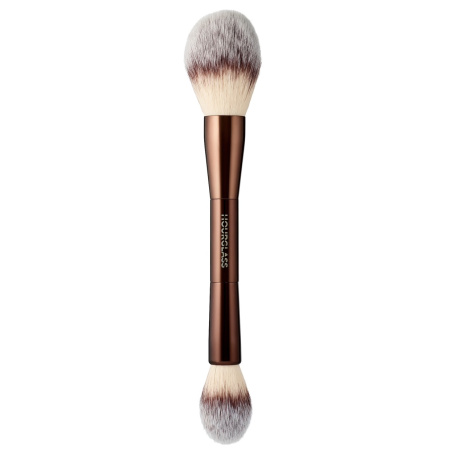 HOURGLASS Veil Translucent Setting Powder Brush купить в Beauty Storage. Быстрая доставка по России и СНГ.