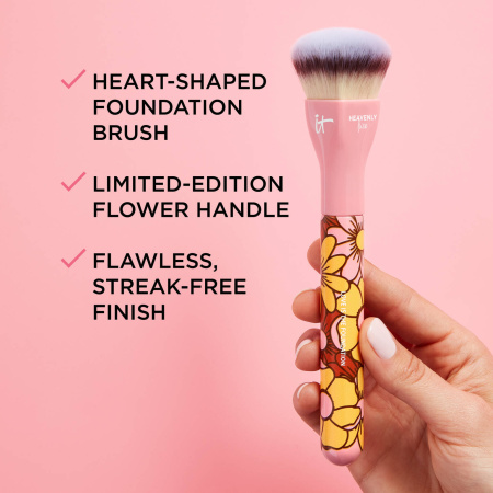 IT COSMETICS Heavenly Luxe Flower Power Foundation Brush купить в Beauty Storage. Быстрая доставка по России и СНГ.
