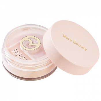 RARE BEAUTY BY SELENA GOMEZ Always an Optimist Soft Radiance Setting Powder купить в Beauty Storage. Быстрая доставка по России и СНГ.
