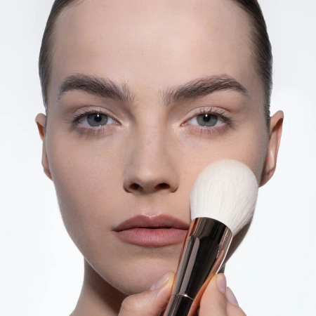 Купить NATASHA DENONA Hy-Glam Powder Brush на Beautystorage.ru. Быстрая доставка по России и СНГ.