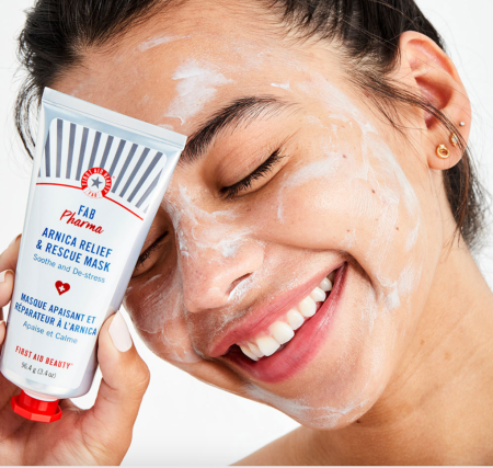 FIRST AID BEAUTY Fab Pharma Arnica Relief & Rescue Mask купить в Beauty Storage. Быстрая доставка по России и СНГ.