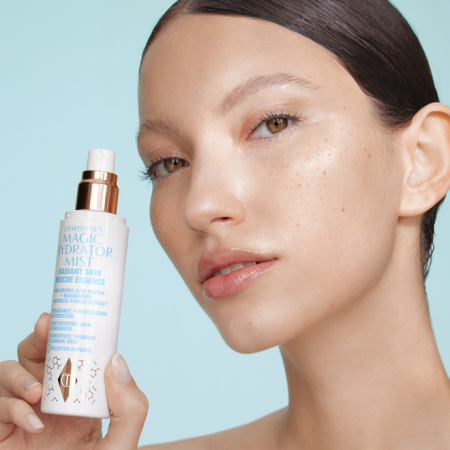 CHARLOTTE TILBURY Charlotte's Magic Hydrator Mist купить в Beauty Storage. Быстрая доставка по России и СНГ.