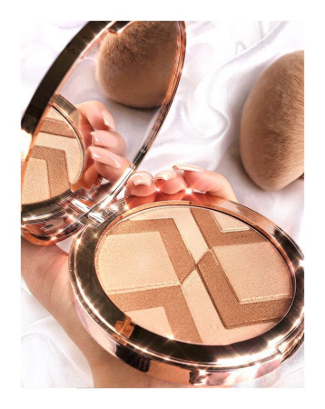  ICONIC LONDON Luminous Powder