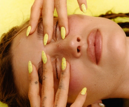 RHODE Peptide Lip Tint - Lemontini купить в Beauty Storage. Быстрая доставка по России и СНГ.